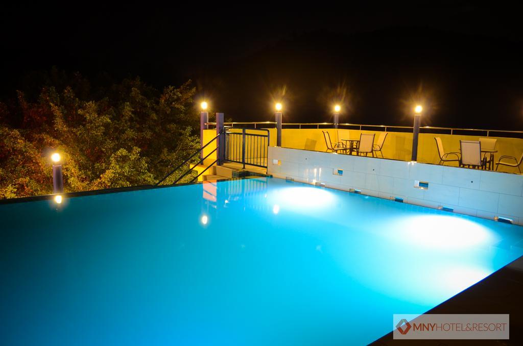 Mny Hotel & Resort Кампунг-Телюк-Ніпа Екстер'єр фото
